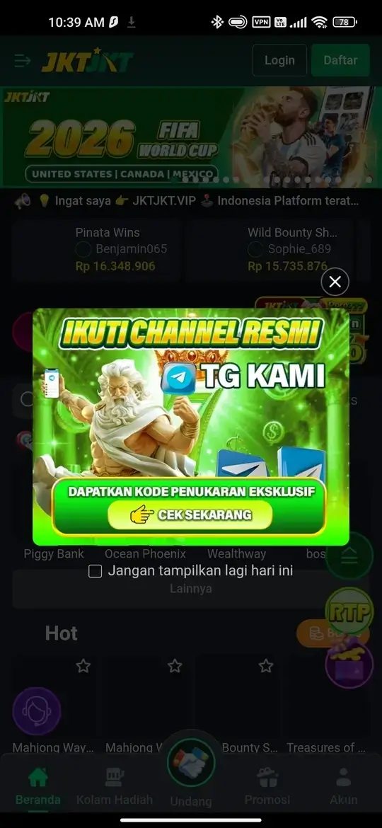Halaman beranda dengan banner promosi dan game populer